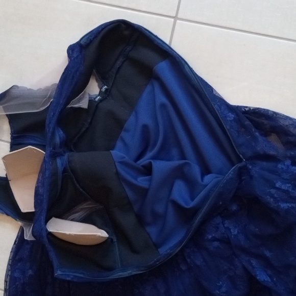 Elegant Navy Blue Lace Evening Gown - Picture 15 of 15